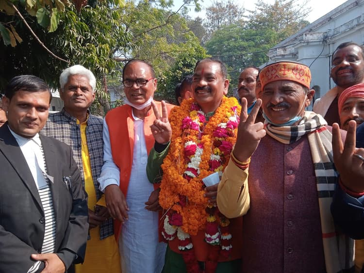 UP Chunav 2022: फूलपुर से प्रवीण पटेल और मुर्तजा सिद्धिकी ने किया नामांकन