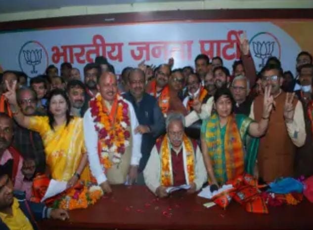 कानपुर में कांग्रेस को बड़ा झटका, शहर कांग्रेस कमेटी अध्यक्ष और दक्षिण जिलाध्यक्ष ने दिया इस्तीफा