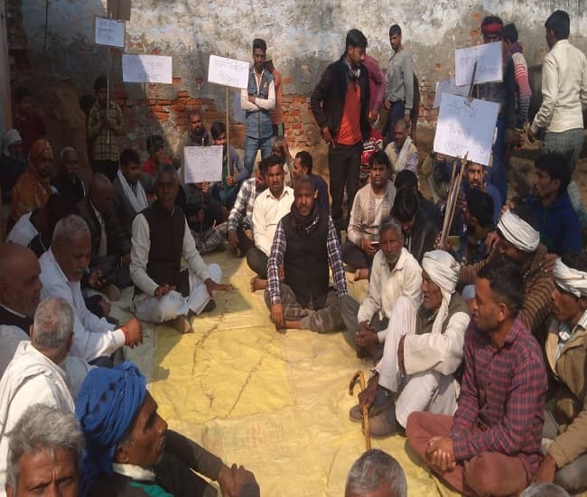 UP Election 2022: अलीगढ़ की 3 विधानसभाओं के इन गांवों में हुआ चुनाव बहिष्कार, ये है वजह