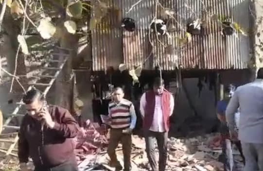 UP News: बुलंदशहर की फैक्ट्री में बॉयलर फटने से धमाका, दो मजदूरों की मौत, कई मलबे में दबे