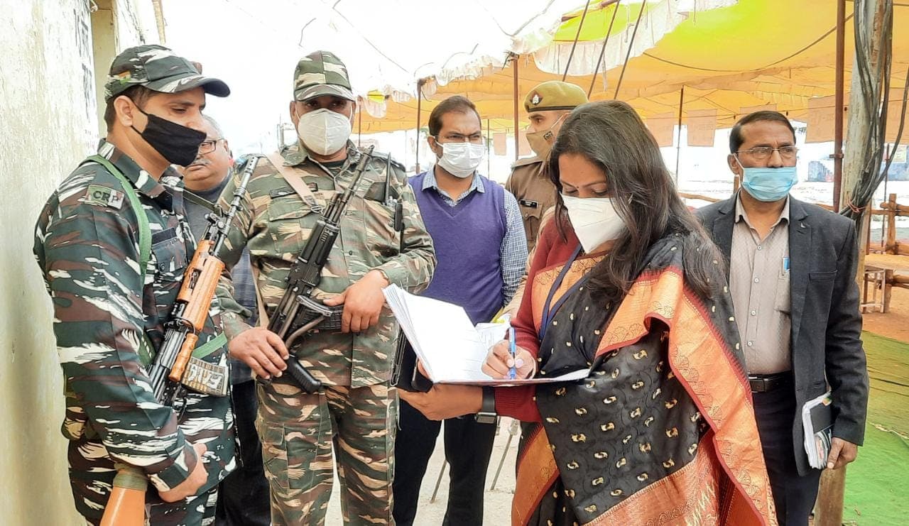 UP Election 2022: ईवीएम स्ट्रांग रूम पर चौकसी ऐसी कि डीएम-एसएसपी को भी देना होगा डिटेल