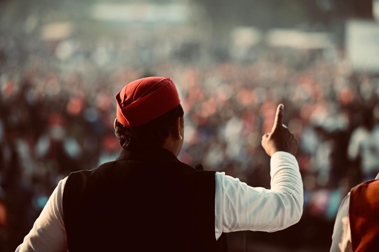 UP Chunav 2022: बहराइच में BJP पर अखिलेश यादव बोले- थूक लगाकर पर्चा बांटने वाले लाल सिलिंडर देखकर भाग रहे