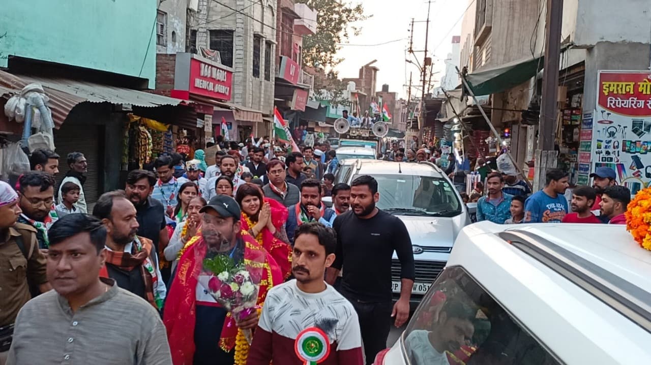 Noida: पंखुड़ी पाठक की फोटो को मॉर्फ्ड कर किया जा रहा ब्लैकमेल, रवि किशन की आईडी से मांगे गए एक लाख रुपये