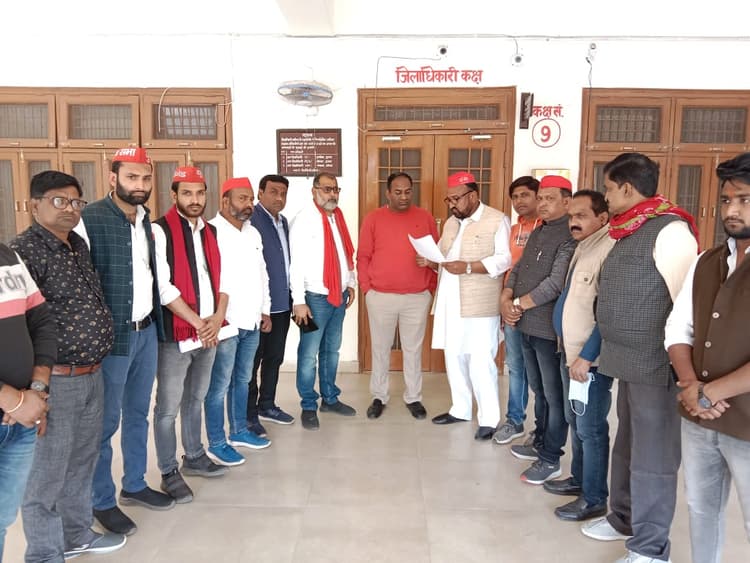 UP Election 2022: अलीगढ़ में ईवीएम सुरक्षा पर सपा ने लगाया प्रश्न चिन्ह, वजह जानने के लिए पढ़ें पूरी खबर