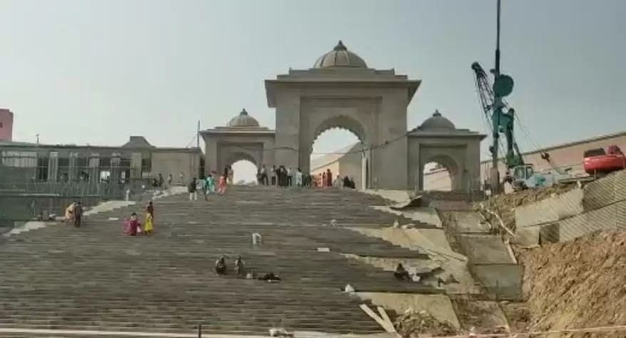 Varanasi News: गंगा स्नान कर अब सीधे काशी विश्वनाथ धाम जा सकेंगे श्रद्धालु, जानें क्या है नयी व्यवस्था