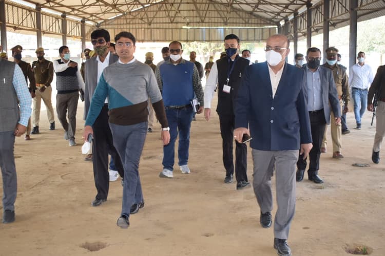 चुनाव ट्रेनिंग में अनुपस्थित हुए कर्मचारी तो दर्ज होगा मुकदमा, जिलाधिकारी ने दिया सख्त निर्देश