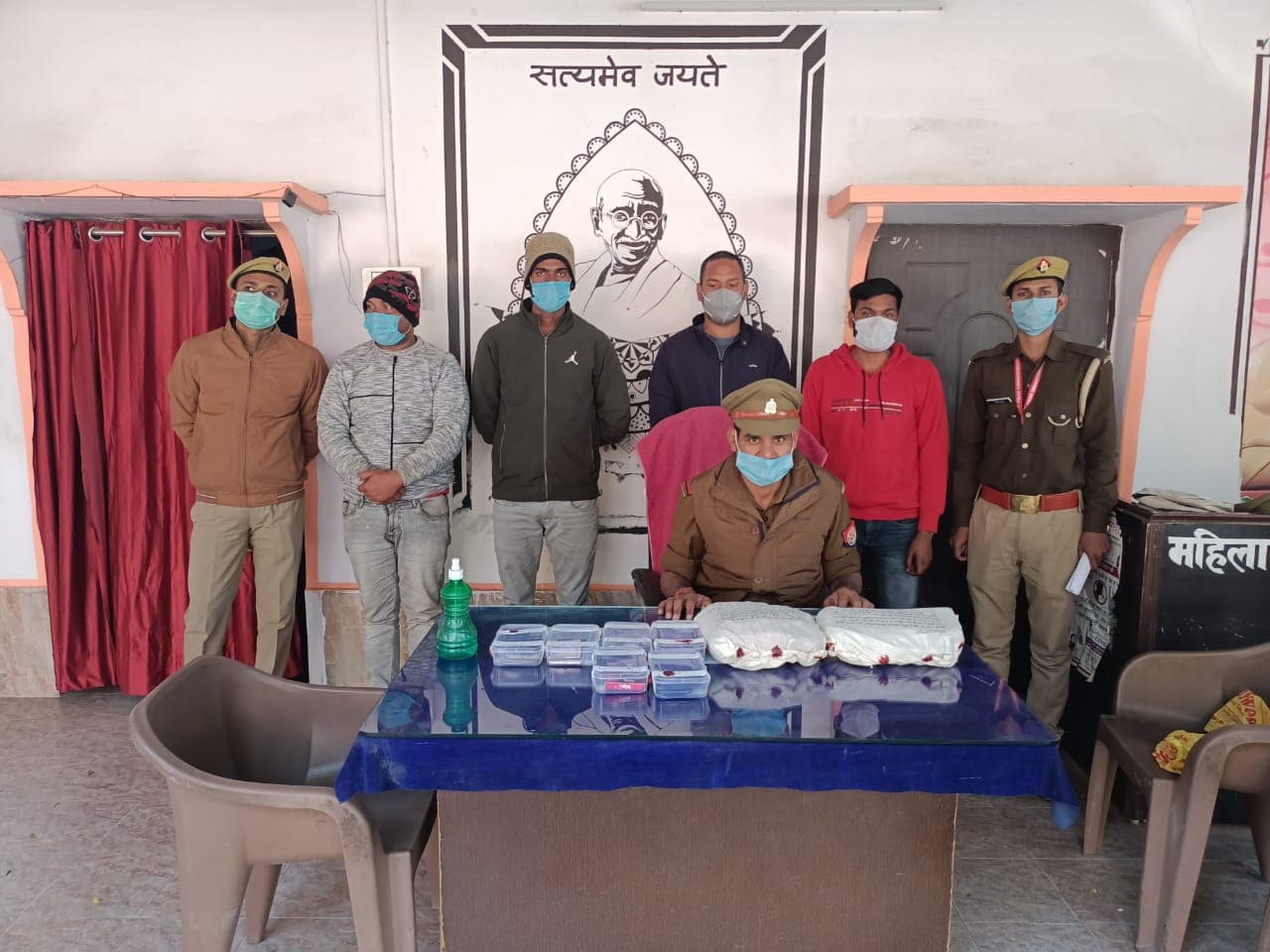 वाराणसी में देह व्यापार का भंडाफोड़, दो महिला सहित 6 गिरफ्तार