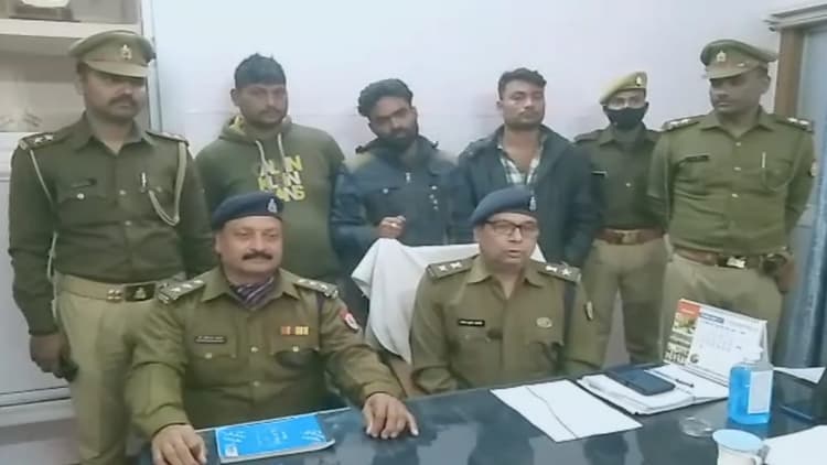 Gorakhpur News: चौरी चौरा पुलिस ने दो ट्रकों से 38 गोवंश किया बरामद, तीन गिरफ्तार
