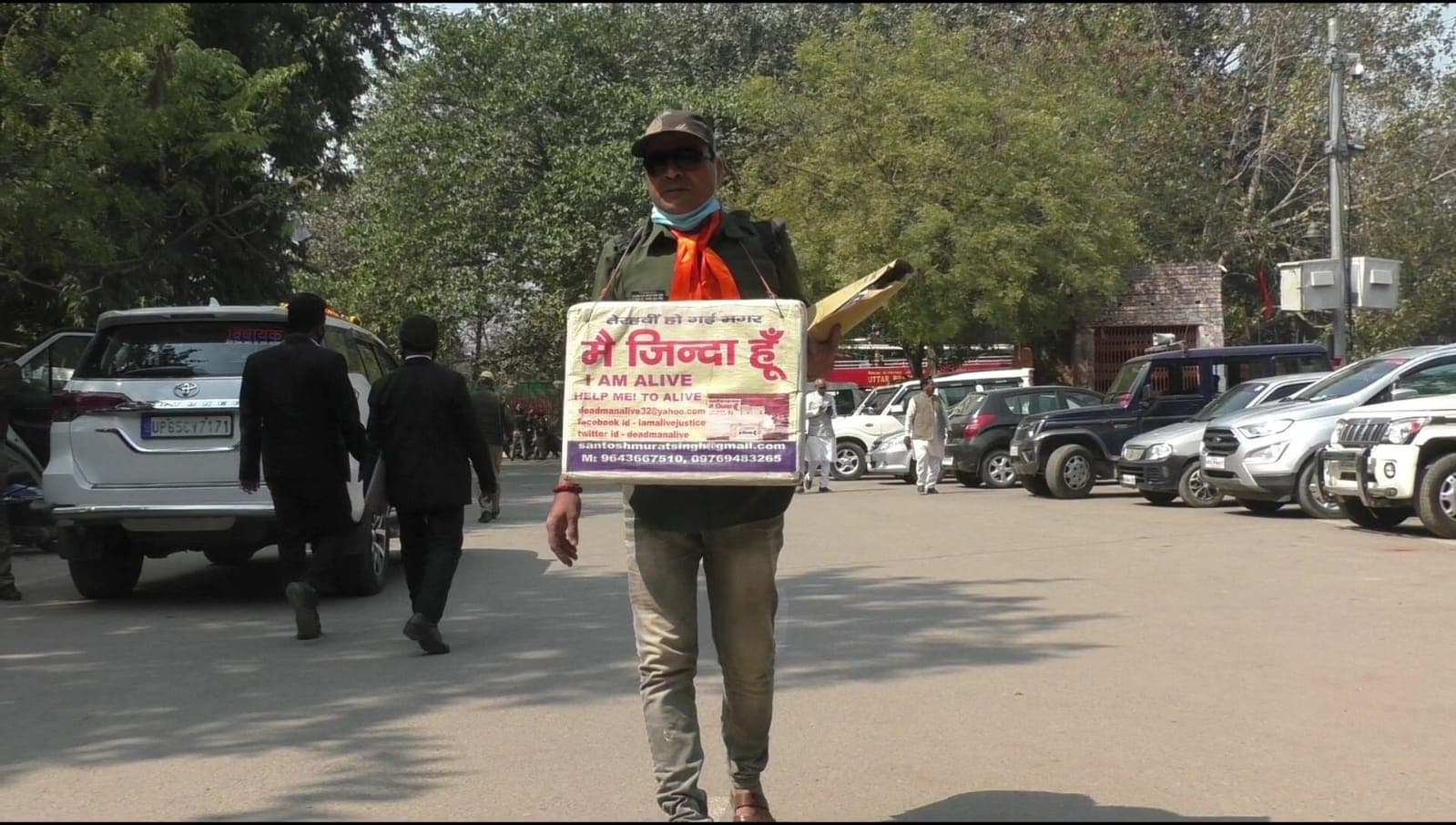 मैं जिंदा हूं! वाराणसी के संतोष खुद को जीवित बताने के लिए सालों से लड़ रहे चुनाव, पढ़ें पूरा मामला