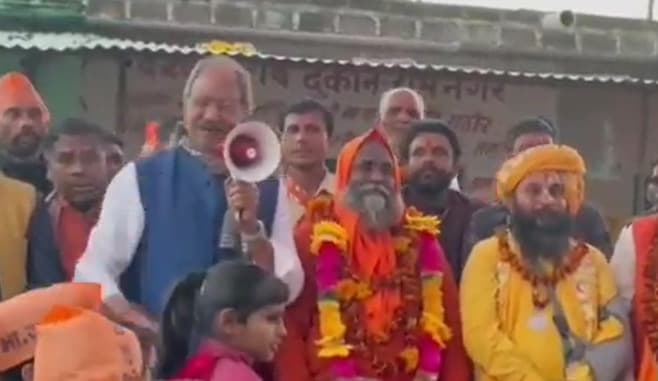 अगर अखिलेश यादव आ गए तो सबको बुर्का पहनाएंगे, बीजेपी नेता के बयान पर लोग बोले- ब्रजेश पाठक तभी...