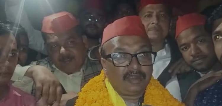 Varanasi News: सपा प्रत्याशी ने खुद को बताया भगवान राम का वंशज, कहा- सबसे पहले हम सब हिंदुस्तानी हैं