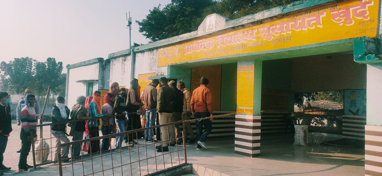 UP Election 2022: ईवीएम में कैद हुई हाथरस, एटा, कासगंज के 110 प्रत्याशियों की किस्मत, नजरें 10 मार्च पर