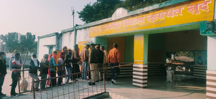 UP Election 2022: ईवीएम में कैद हुई हाथरस, एटा, कासगंज के 110 प्रत्याशियों की किस्मत, नजरें 10 मार्च पर