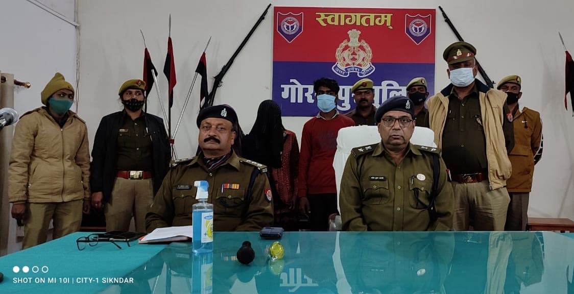 Gorakhpur News: जमीन में गड़ा शव मिलने का मामला, दो महिलाओं सहित तीन अभियुक्त गिरफ्तार