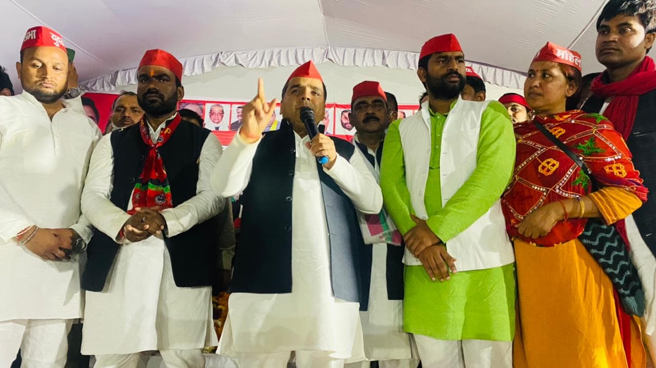 UP Chunav 2022: धर्मेंद्र यादव ने बीजेपी पर साधा निशाना, कहा- युवाओं को नौकरी की बजाय मिलती हैं लाठियां