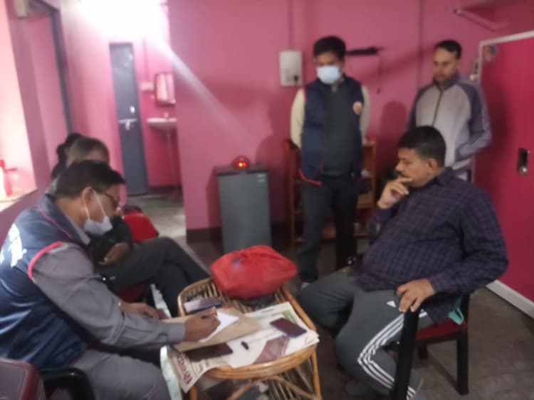 Bihar News शराब माफियाओं का एजेंट निकला थानेदार, पटना सहित तीन जिलों में EOU का रेड