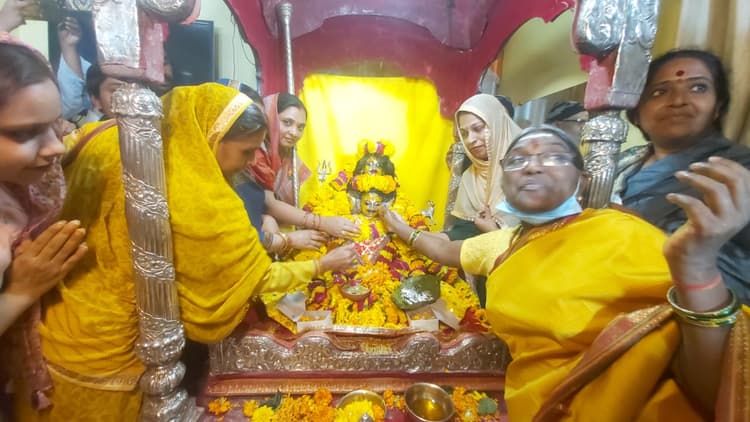 Maha Shivratri: काशी में शिव-पार्वती विवाहोत्सव कार्यक्रम का शुभारंभ, बाबा को लगा ठंडई और मेवे का भोग