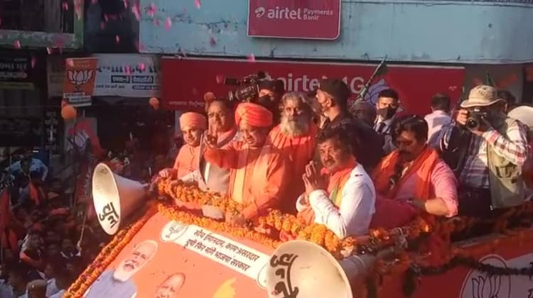 UP Chunav 2022: गोरखपुर शहर में सीएम योगी का मेगा शो, भारी भीड़ ने अपने महंत का किया शानदार अभिवादन