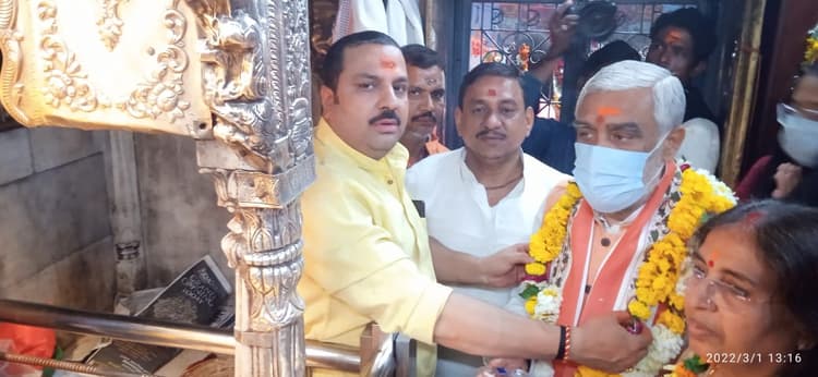 अश्विनी चौबे ने वाराणसी में बाबा विश्वनाथ के किए दर्शन, कहा - मोदी जी की झोली में आ रही हैं 350 सीटें