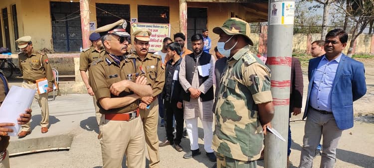 बरेली-रामपुर में मतगणना से पहले एडीजी ने स्ट्रांग रूम की सुरक्षा का लिया जायजा, कही यह बात