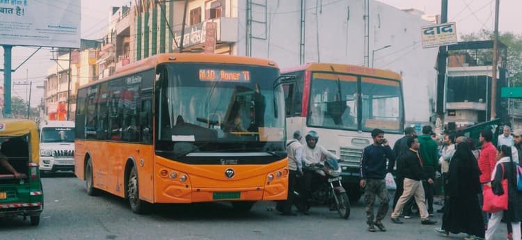 Aligarh News: अलीगढ़ में चार रूटों पर दौड़ रहीं 12 इलेक्ट्रिक बसें, जल्द ही तीन बस और चलायी जाएगी