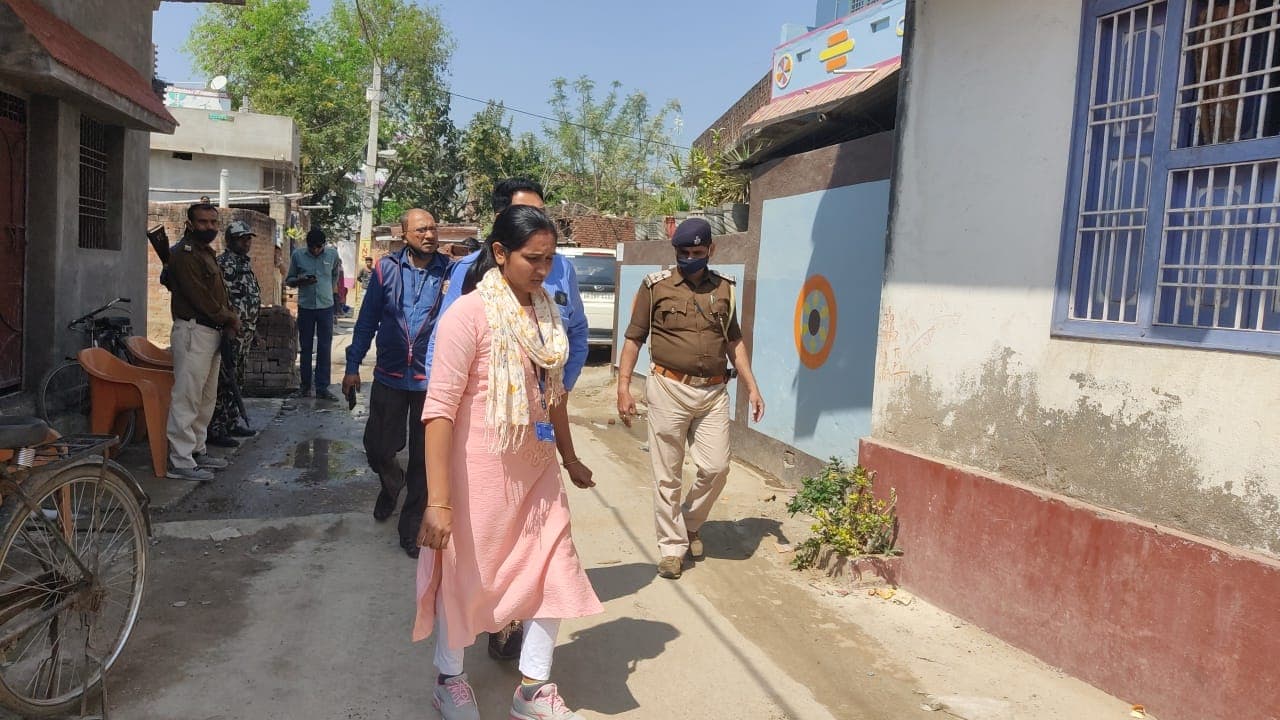 बिहार में एक साथ भोजपुर के पूर्व थानेदार और औरंगाबाद के प्रधान लिपिक के घर EOU का छापा