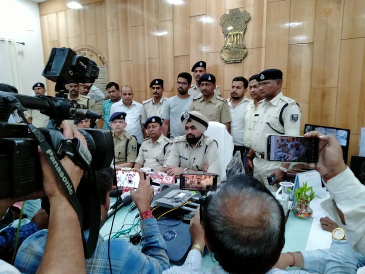Bihar Crime News ऑन लाइन परीक्षा में ठगी करने वाले गिरोह का पर्दाफाश, चार गिरफ्तार