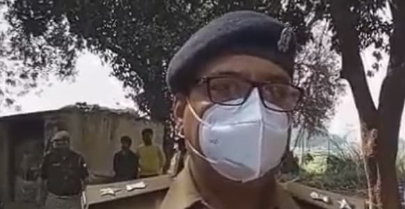 Prayagraj News: प्रयागराज में चार दारोगा समेत आठ पुलिसकर्मी निलंबित, इंस्पेक्टर के खिलाफ जांच जारी