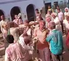 रंगों से नहीं, यहां चप्पलों से खेली जाती है होली, भगवान कृष्ण के समय से चली आ रही परंपरा