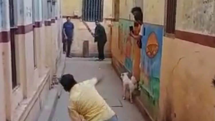 Varanasi News: मशहूर कोरियोग्राफर गणेश आचार्य पहुंचे वाराणसी, बच्चों के साथ खेला 'गली क्रिकेट'