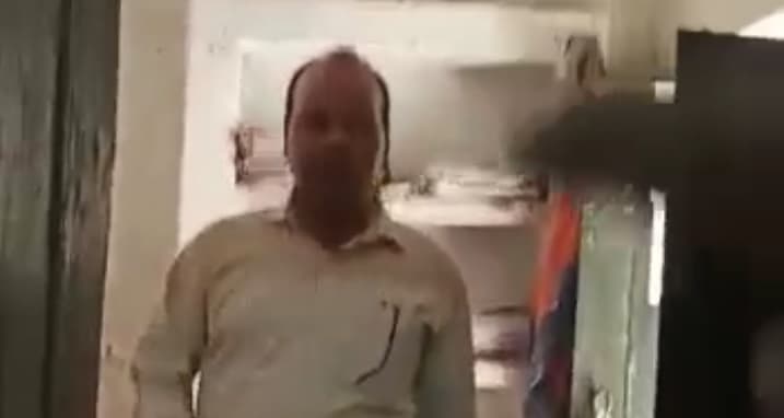 Bihar News पंचायत सचिव के सरकारी कार्यालय में शराब और शबाब पार्टी, रंगरेलियां मनाते पकड़े गए बड़ा बाबू