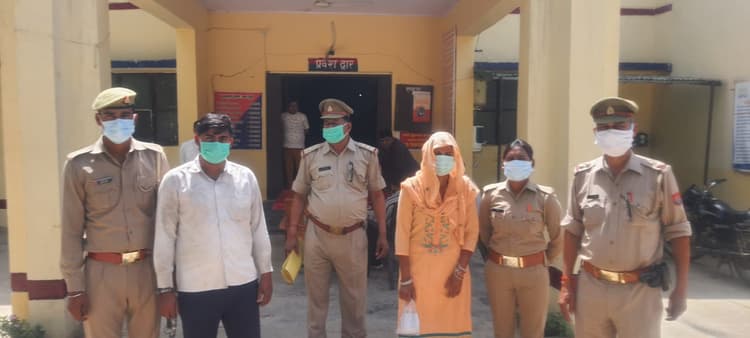 Aligarh News: बच्चों ने फेसबुक से मां के कातिलों को पहचाना, पिछले साल कर दी गई थी हत्या