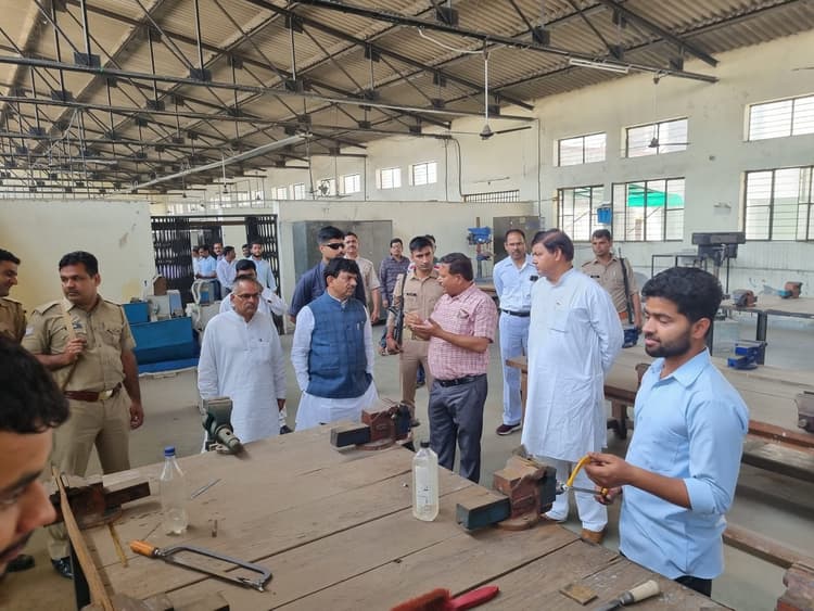 राज्यमंत्री कपिलदेव अग्रवाल ने मुजफ्फरनगर आईटीआई का किया निरीक्षण, दिये ये निर्देश
