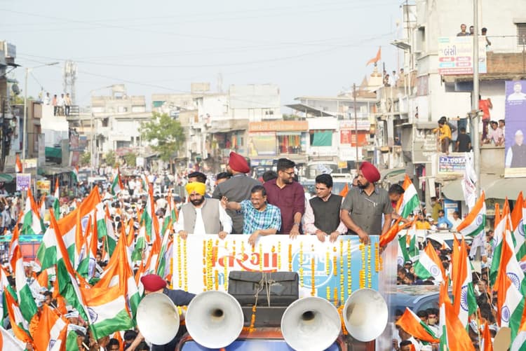 गुजरातियों का दिल जीतने गुजरात पहुंचे अरविंद केजरीवाल, बोले- आम आदमी पार्टी को दें एक मौका