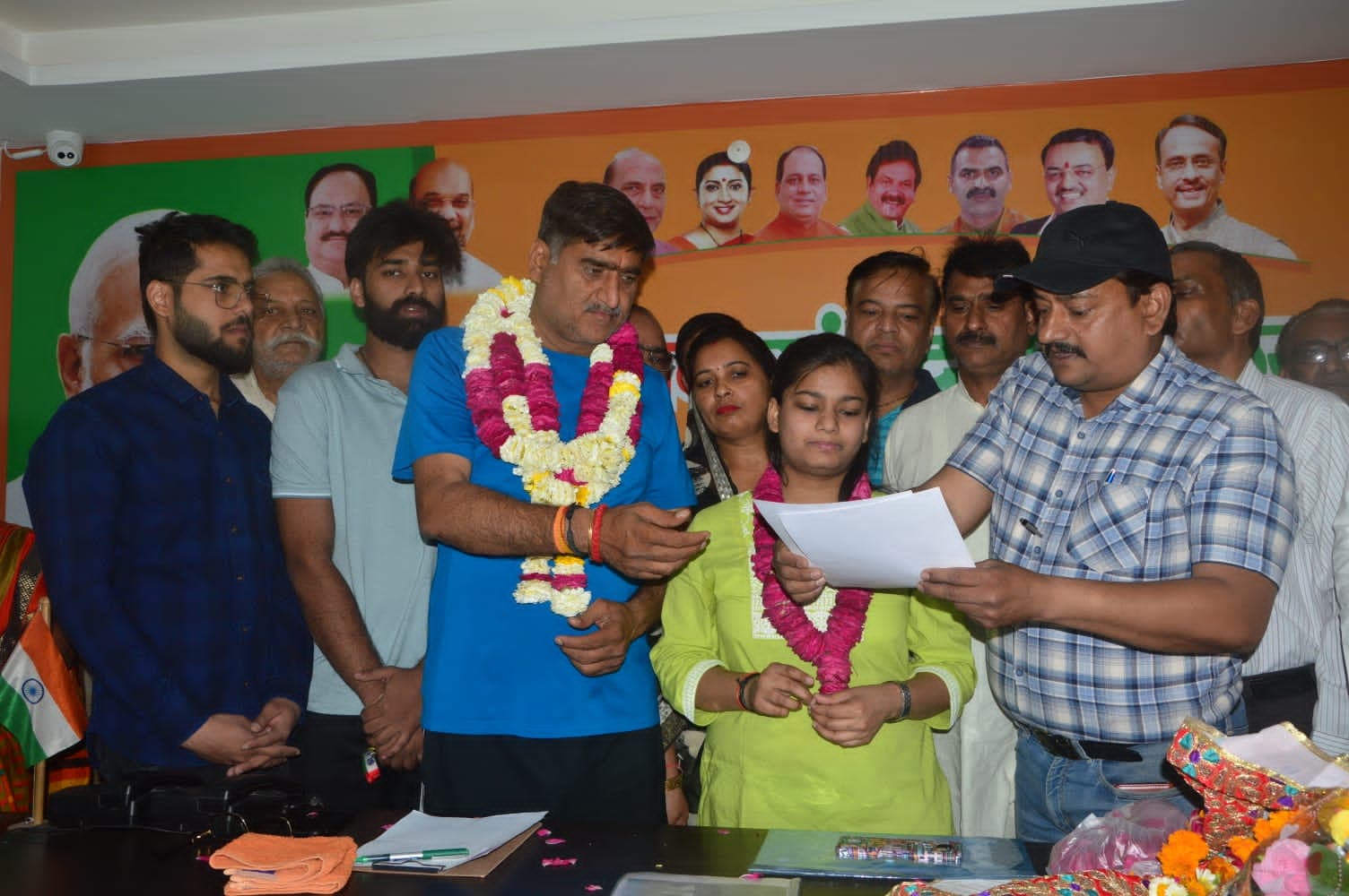 Aligarh News: सांसद-विधायक से मिल रहे यूक्रेन रिटर्न स्टूडेंट्स और पैरेंट्स, ये है कारण