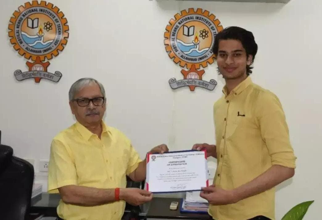 Prayagraj News: MNNIT के छात्र को AMAZON से मिला 1. 18 करोड़ का ऑफर, भाई भी है सॉफ्टवेयर इंजीनियर