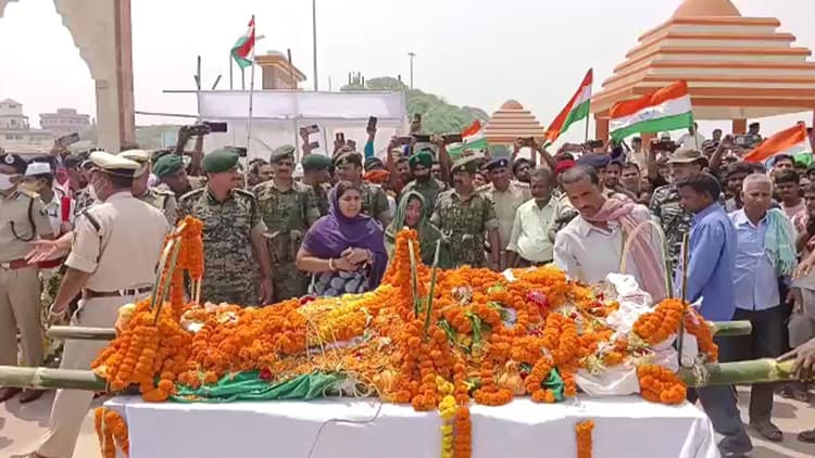 बिहार के मुंगेर निवासी शहीद विशाल पंचतत्व में विलीन, सुल्तानगंज के गंगा घाट पर हुआ जवान का अंतिम संस्कार