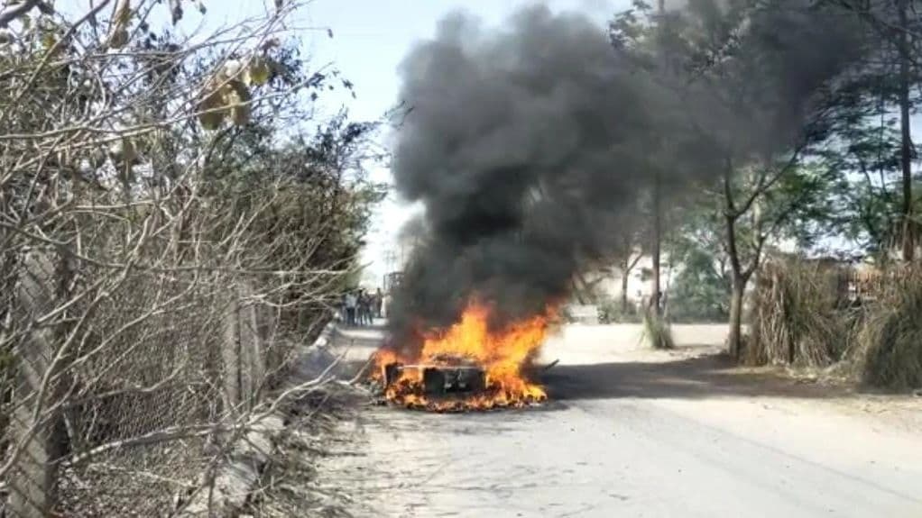 Jharkhand News: झारखंड के हजारीबाग में कंटेनर में लगी भीषण आग, कोई हताहत नहीं, ड्राइवर फरार