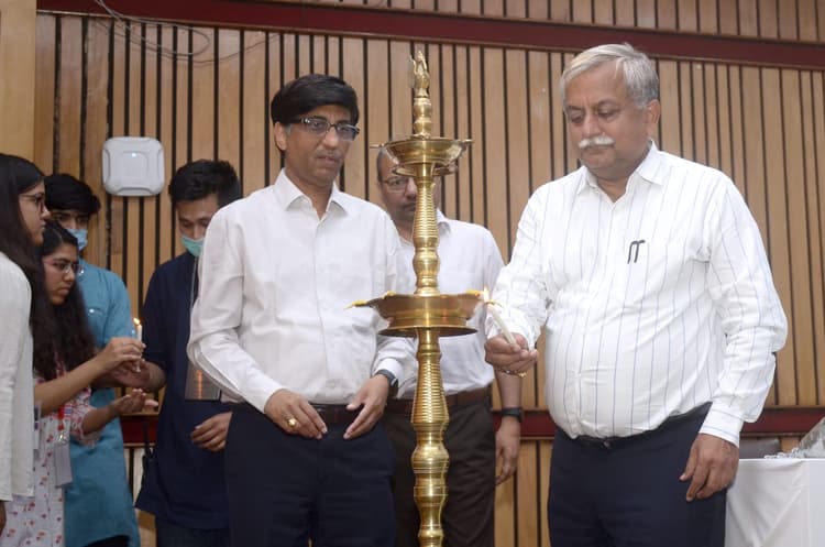 Kanpur News: आईआईटी कानपुर में अंतराग्नि 21 का उद्घाटन, ACS अवनीश अवस्थी रहे मौजूद