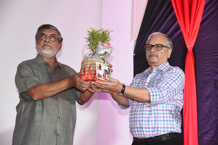 Prayagraj News: TED x MNNIT 2022 का शुभारंभ, फादर ऑफ ई रिक्शा ने टेक्नोक्रेट्स को बताये सफलता के मंत्र