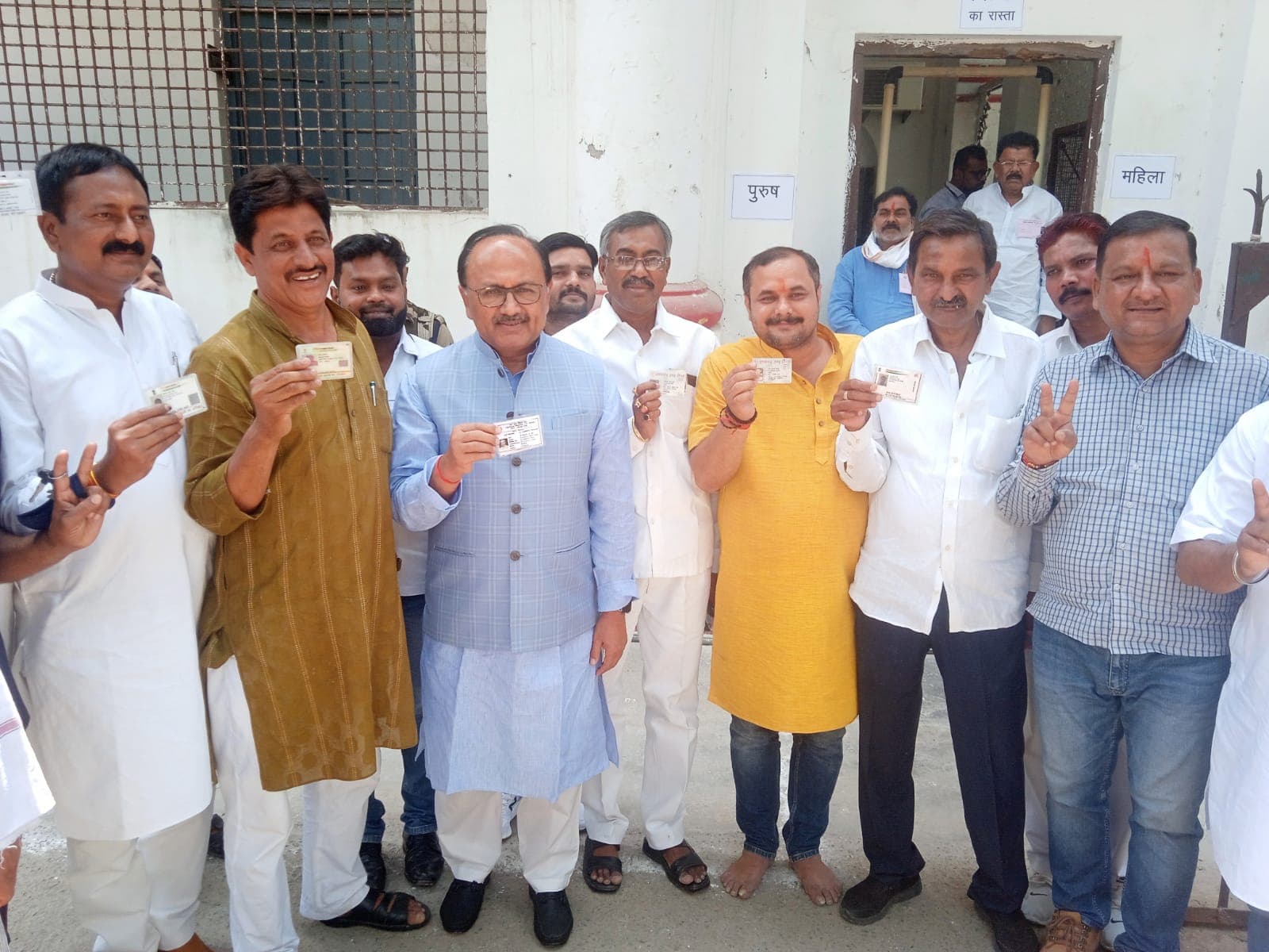 UP MLC Chunav 2022: प्रयागराज के इन पांच बूथों पर हुआ 100 फीसदी मतदान, कुल प्रतिशत रहा 97.96