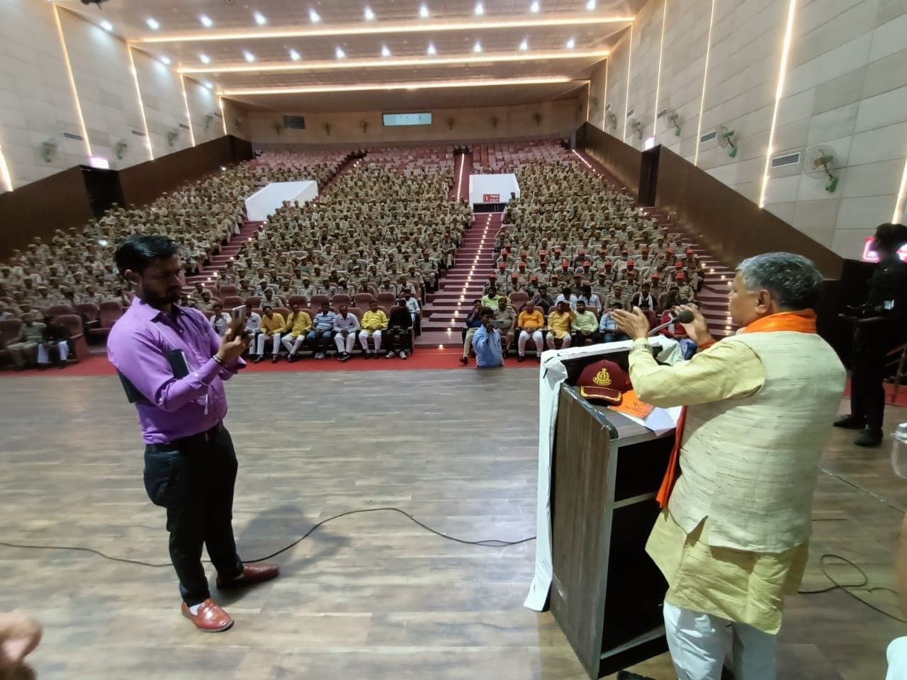 Agra News: राज्यमंत्री धर्मवीर प्रजापति ने होमगार्डों से किया सीधा संवाद, कही यह बड़ी बात