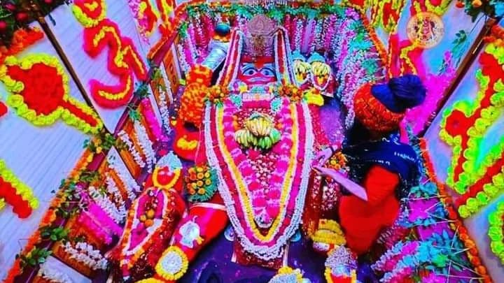 Hanuman Jayanti: बंधवा स्थित लेटे हनुमान जी का दूध और दही से श्रृंगार, मंदिर के बाहर लगी लंबी लाइन