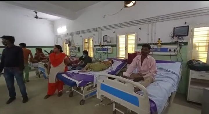 बरेली में बारातियों से भरी बस पलटी, 25 घायल, सात की हालत गंभीर, ऐसे हुआ हादसा