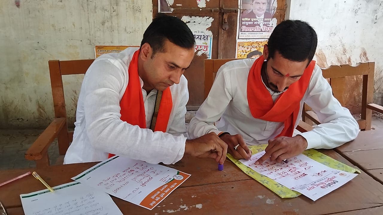 Varanasi News: राष्ट्रीय हिंदू दल के अध्यक्ष ने PM नरेंद्र मोदी को खून से लिखा खत, की यह मांग