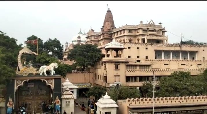 Mathura News : सीएम योगी के आदेश का पालन, श्री कृष्ण जन्मस्थान के बाहर लगे सभी लाउडस्पीकर बंद