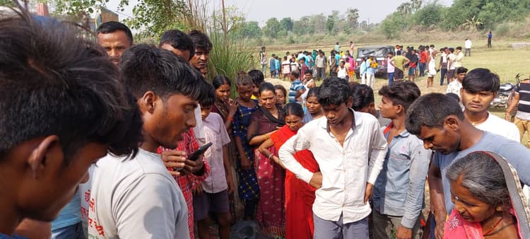 Bihar News: औरंगाबाद में तेज रफ्तार थार व बाइक की टक्कर में दो युवकों की मौत, एक की हालत गंभीर