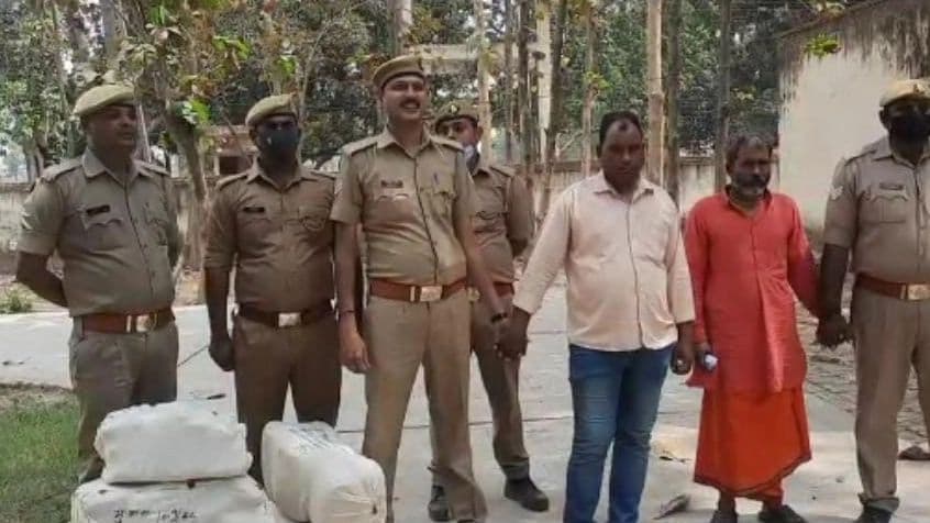 कुशीनगर पुलिस ने पकड़ा 51 किलो गांजा, तस्कर 'पुष्पा' की तरह कर रहे थे गांजे की तस्करी