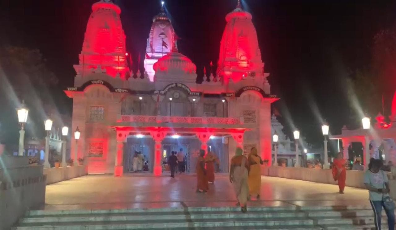 गोरखनाथ मंदिर परिसर से बाहर अब नहीं सुनायी देगी भजन की गूंज, CM योगी के निर्देश के बाद लिया गया फैसला