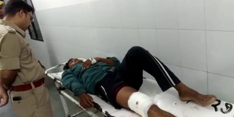 Gorakhpur News: ट्रिपल मर्डर का आरोपी एनकाउंटर में पकड़ा गया, घुटने में लगी गोली